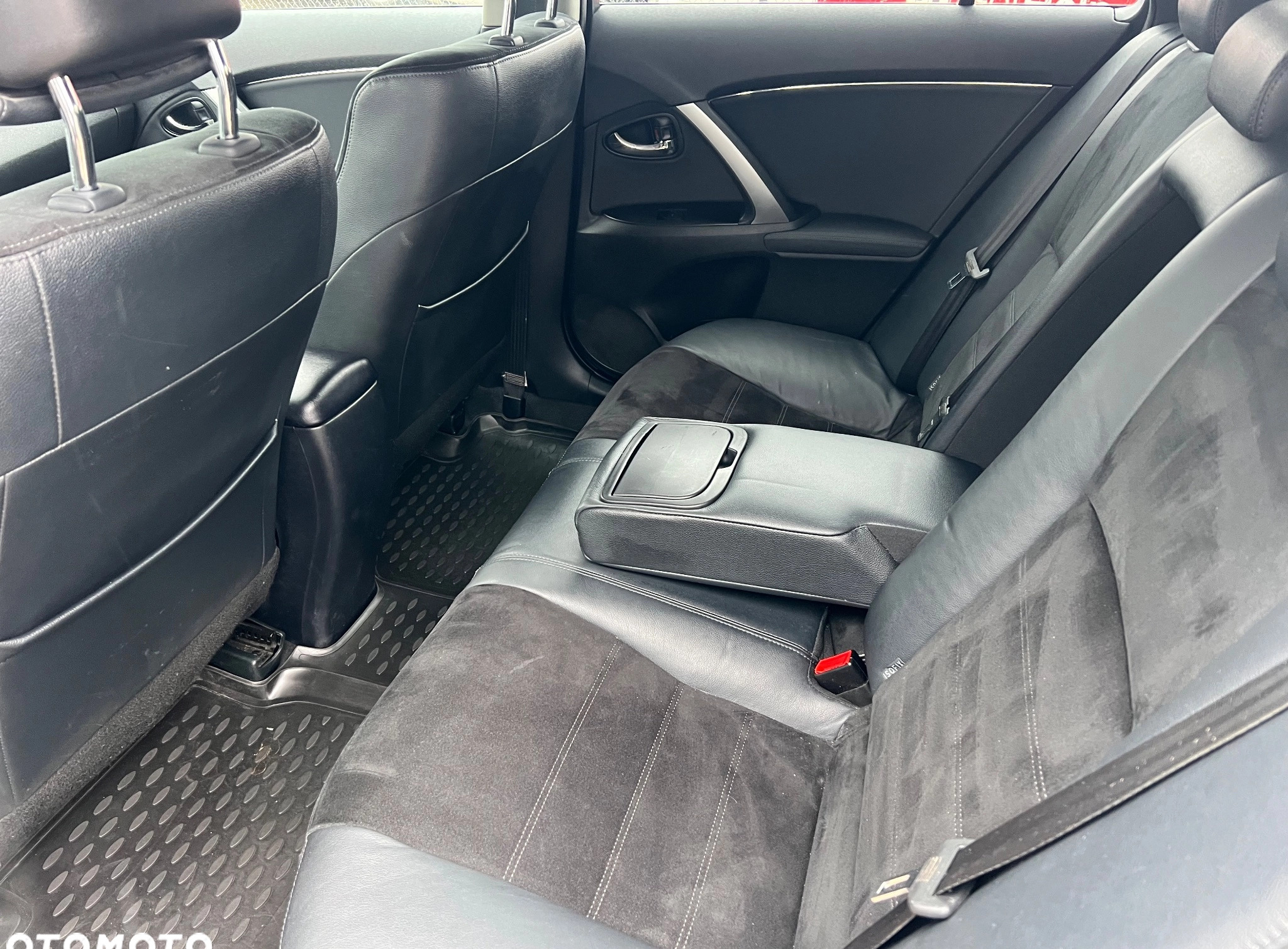 Toyota Avensis cena 47900 przebieg: 244000, rok produkcji 2014 z Łaskarzew małe 301